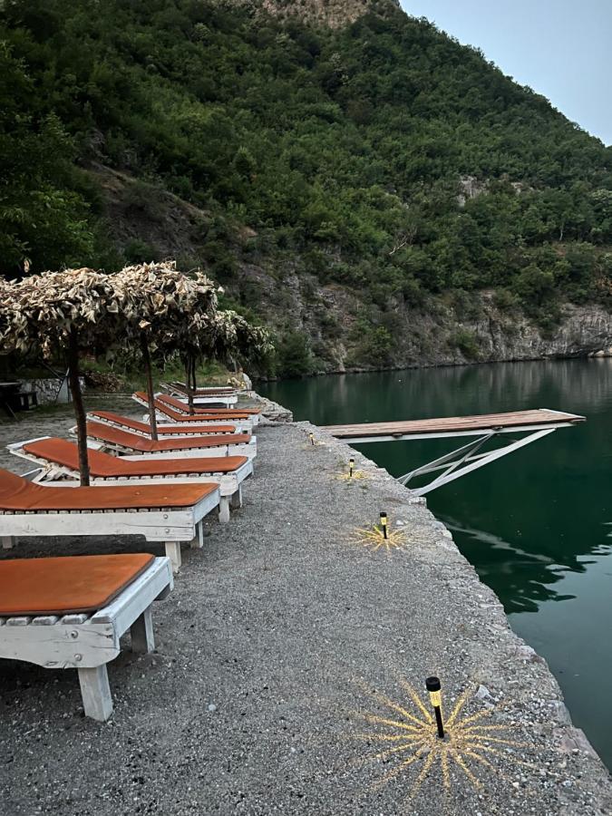 Neomalsore Agrotourism, Komani Lake Hotell Eksteriør bilde