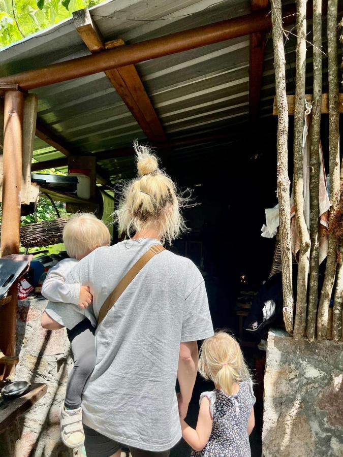 Neomalsore Agrotourism, Komani Lake Hotell Eksteriør bilde
