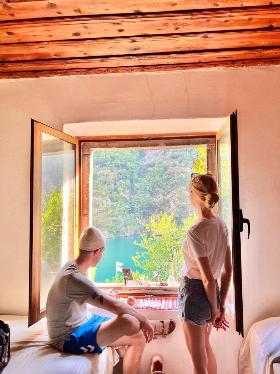 Neomalsore Agrotourism, Komani Lake Hotell Eksteriør bilde